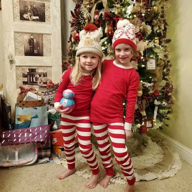 Super Comfortable Soft Christmas Pajamas Set - Image 7