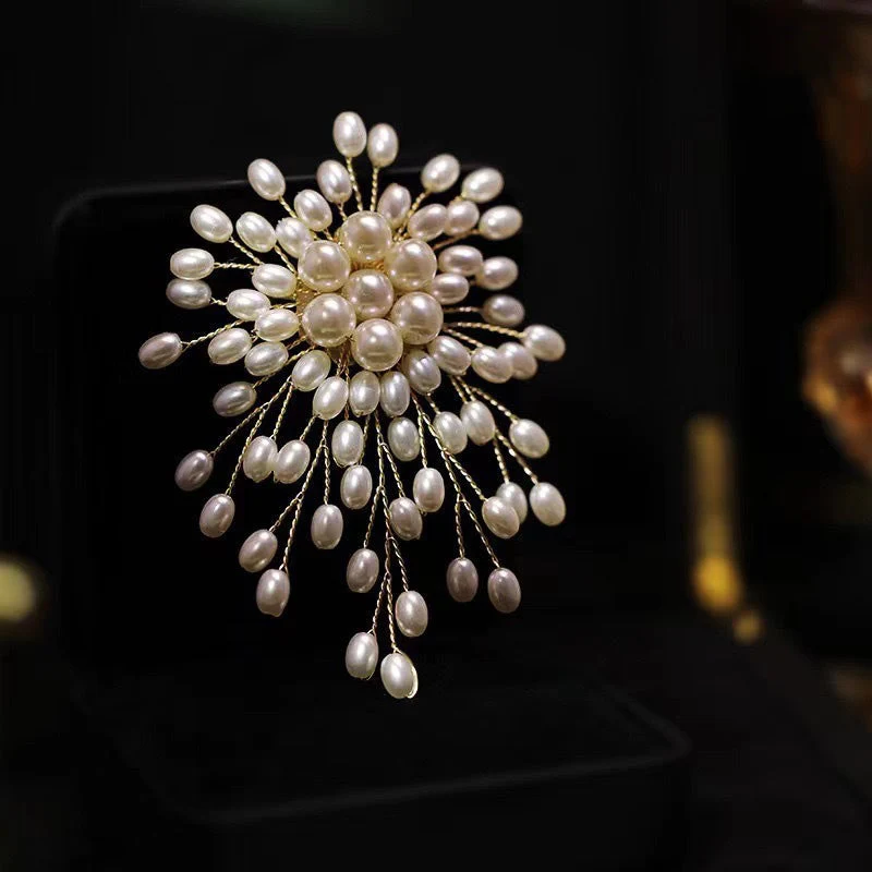 Elegance Redefined: The Pearl Brooch Every Classy Woman Needs! ✨ - Image 11