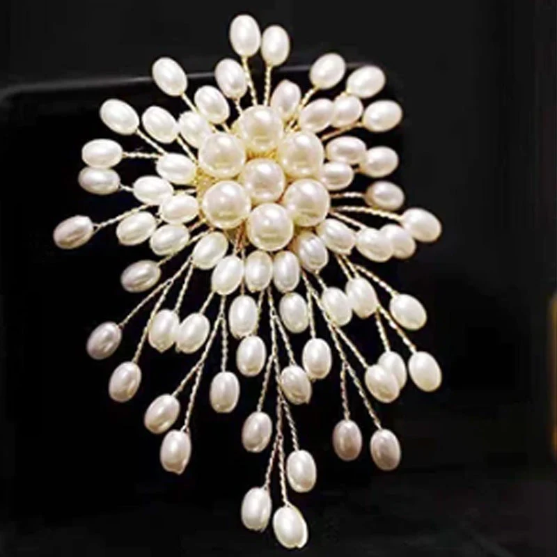 Elegance Redefined: The Pearl Brooch Every Classy Woman Needs! ✨ - Image 2