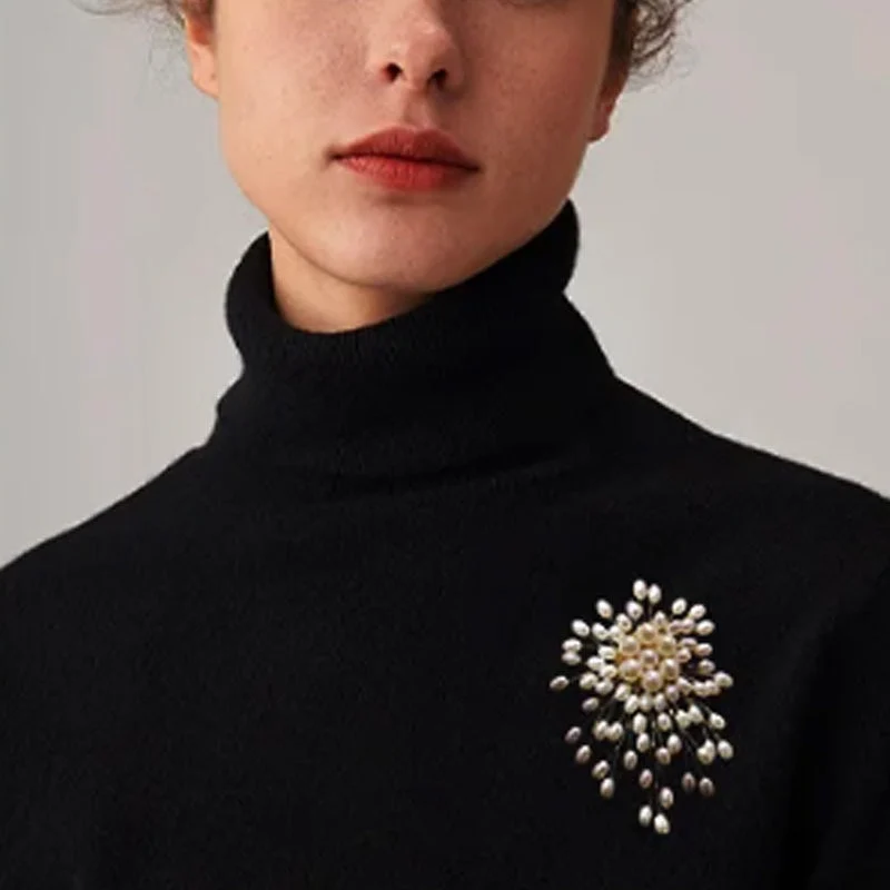 Elegance Redefined: The Pearl Brooch Every Classy Woman Needs! ✨ - Image 4
