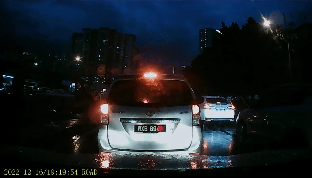 ROADCAM R2 Improve Driving Safety with High-Quality Dash Cams - Image 8